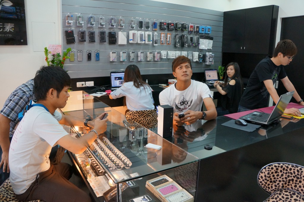 台南 開幕照片 iPhone iPad iPod 愛瘋IPHONE維修專門店